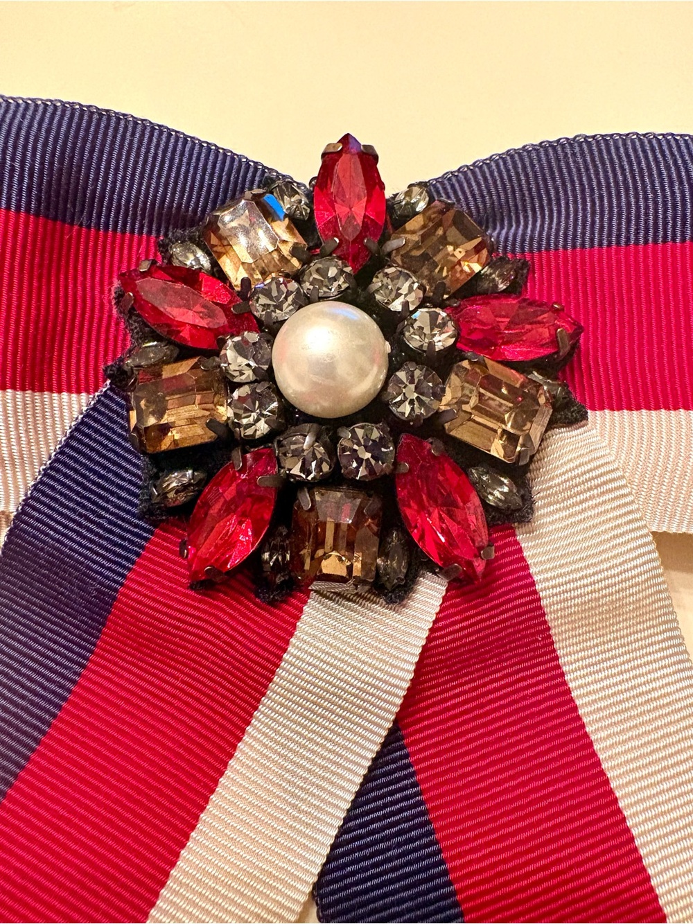 Gucci Web Grosgrain Bow Brooch Red White Blue Bee Medallion Alessandro Michele - Picture 3 of 5